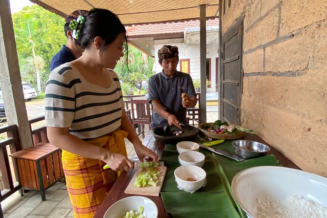 Munduk:authentic local Home cooking class - A local kitchen instead of a staged class