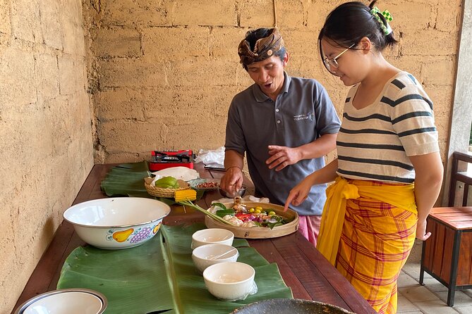 Munduk:authentic local Home cooking class - Cooking Balinese food with Edi or Kadek