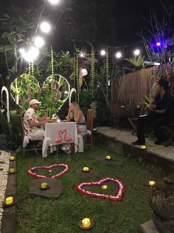 packages cooking class and romantic dinner in a local home - A romantic dinner in the garden