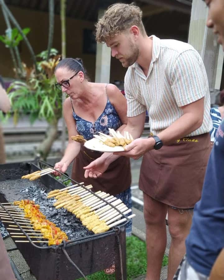 packages cooking class and romantic dinner in a local home - Who will enjoy this evening most