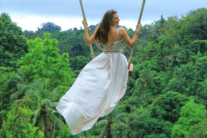Penglipuran Traditional Village Tour with Swing, Rice Terrace, and Temple - The 66-foot swing: the day’s big photo stop