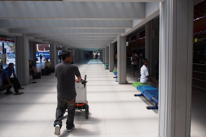 Private Arrival Transfer: Bali Airport to Ubud Area - From arrival gate to air-conditioned minivan