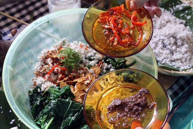 PRIVATE Authentic Balinese Cooking Class in Ubud at Putu's Home - Entering Putu’s traditional family compound