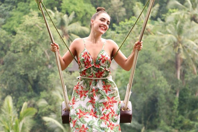 Private Bali swing, waterfall instagramable tour - Tegenungan Waterfall: beauty with a steep price in effort