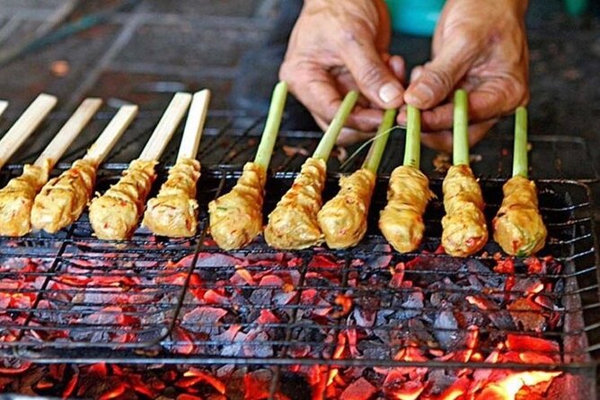 Private Balinese Cooking Class and Balinese house -All inclusive - Entering a Balinese family compound in Bongkasa