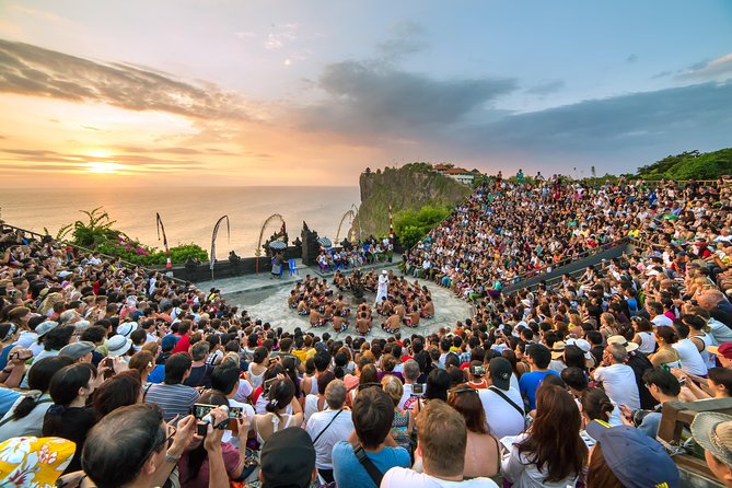 Private Tour: Full-Day Tanah Lot and Uluwatu Temples with Kecak Fire Dance Show - Tanah Lot brings the ocean into the picture