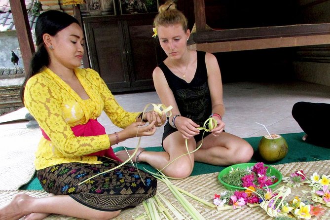 Private Tour: Ubud Day Tour with Traditional Offering Lesson - Coffee, luwak, and the market in Ubud