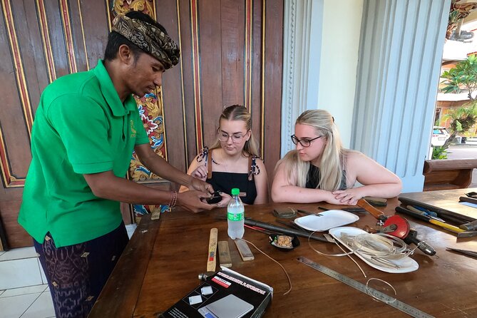 Private Traditional Bali Silver Jewelry Making Class - The first hour: choosing a design and learning the tools