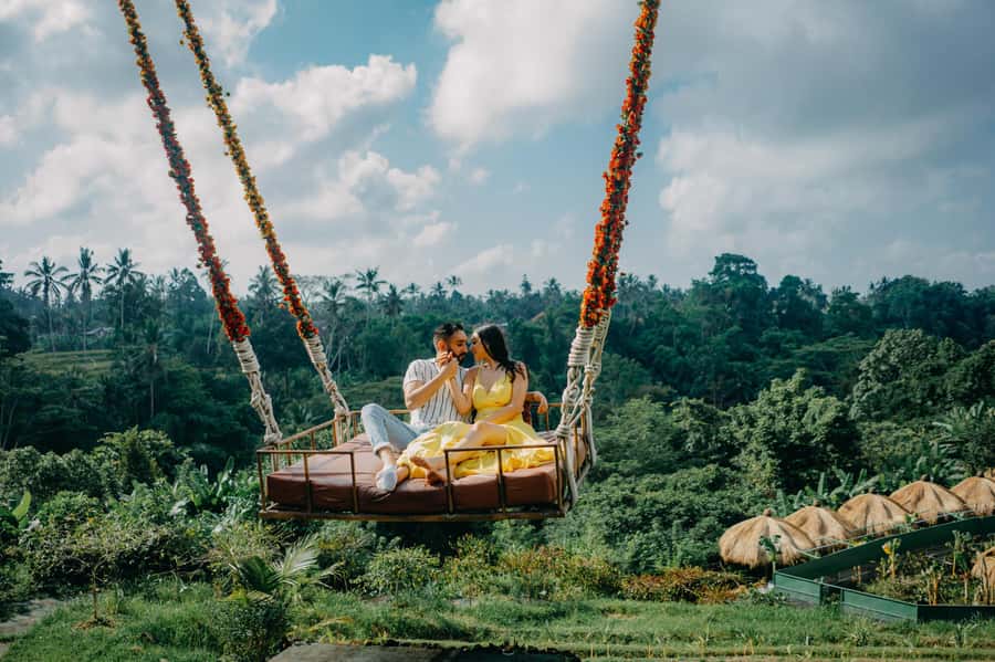 Private Ubud Tour With Professional Photographer with Edit - Abian Desa Rice Terrace: a shorter walk through Ubud scenery