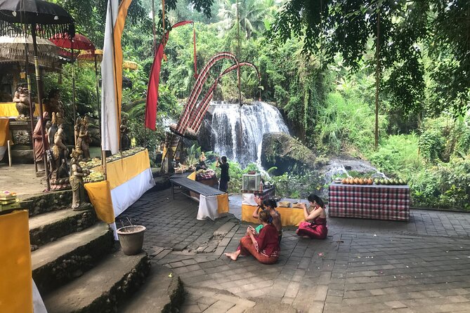 Purification Holy Bath at Beji Gria Waterfall - Meeting your guide at the waterfall