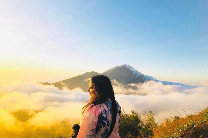 Sharing Mount Batur Sunrise Trekking Guide Pick Up and Drop Off - Sunrise at the summit crater