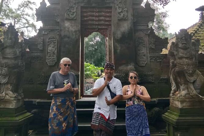 Skip the Line Tirta Empul Temple Entrance Ticket All Inclusive - What the guide adds to the experience