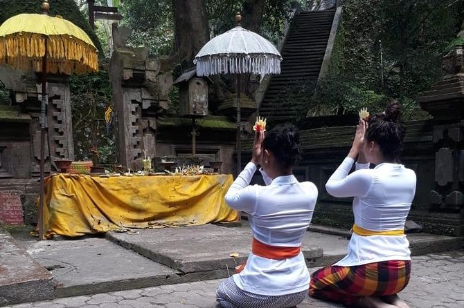 Soul Purification at Pura Mengening in Bali - Meeting Putu and preparing for the ceremony