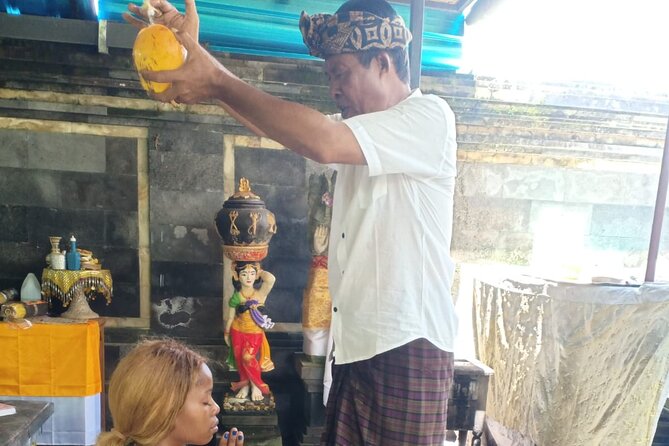 Spiritual Purification and Local Healer Visit Tour (ALL INCLUDED) - A passing look at Bali’s wood-carving village