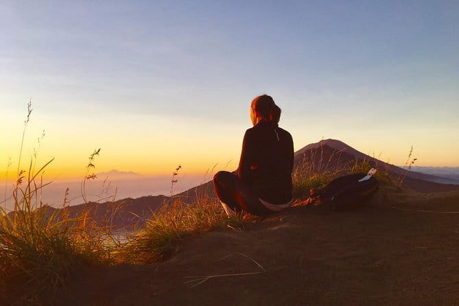 Sunrise Hike + Breakfast with Local Guide & Hotel Pickup - Sunrise and breakfast at the summit