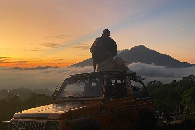 Sunrise + Jeep + Photographer - Optional Coffee in Tampak Siring