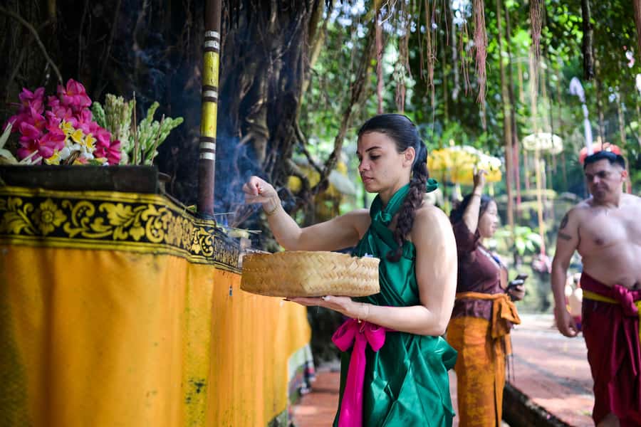 Taman Beji Griya Waterfall: Holy Bathing/Soul Retreat Ritual - What the Melukat ceremony means at Taman Beji Griya