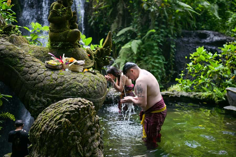 Taman Beji Griya Waterfall: Holy Bathing/Soul Retreat Ritual - Changing clothes and preparing for prayer
