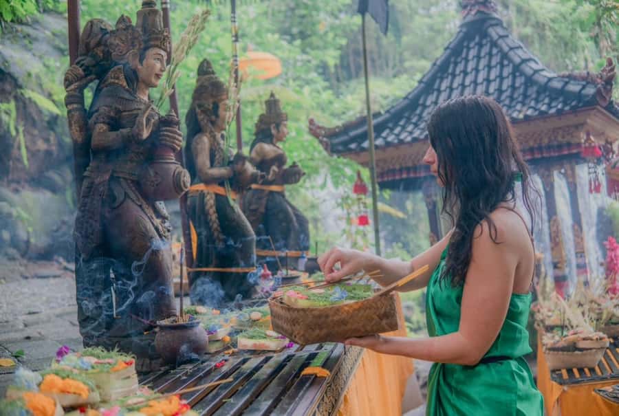 Taman Beji Griya Waterfall: Holy Bathing/Soul Retreat Ritual - Photography, privacy, and the right attitude