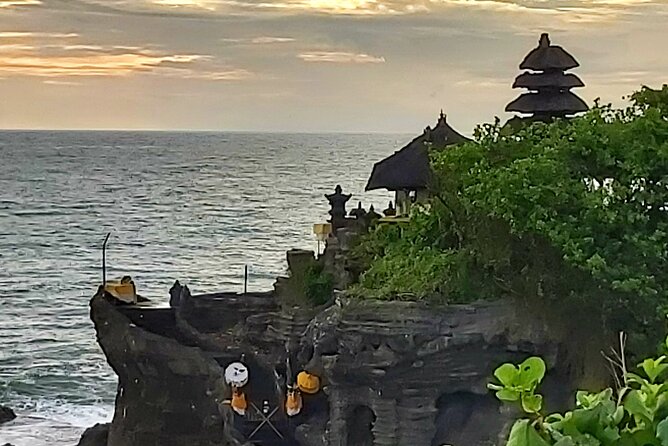 Tanah Lot And Ubud - Full Day Private Tour - Ubud Palace and the town’s traditional market