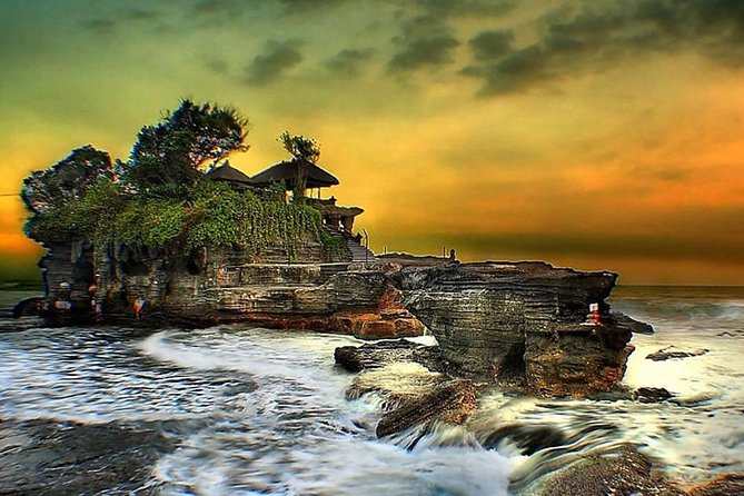 Tanah Lot Sunset and Monkey Forest Tour. - Tanah Lot at sunset, the reason to save your energy