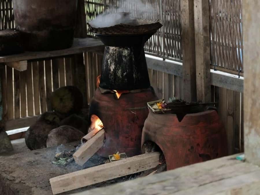 The Authentic Balinese Cooking Experience - Walking from the house to the rice fields