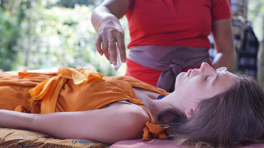 Tirta Empul Holy Water & Palm Reading – Private Tour - How to handle a crowded or ceremonial day