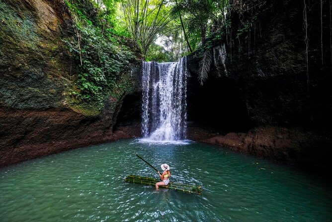 Top Bali Waterfalls: Suwat, Kanto Lampoe, Tibumana Waterfall - Kanto Lampo: stepped rock and the busiest photographs