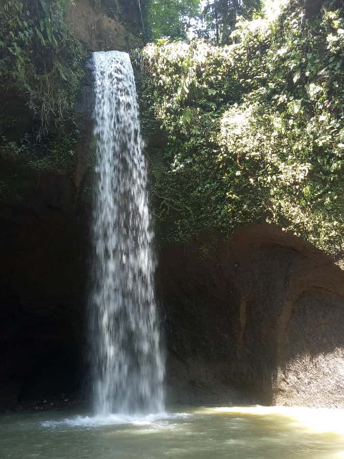 Tour the island of Bali with expert tour guides in Spanish. - Goa Gajah and Bali’s ancient stonework