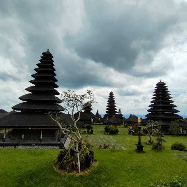 Tour the island of Bali with expert tour guides in Spanish. - Besakih, the Mother Temple of Bali
