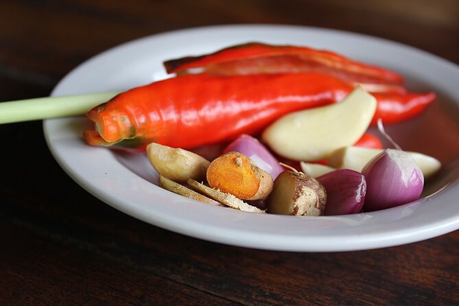 Traditional Balinese Meal in Ubud in Dewa's Family Village Home - Meal, cooking class, or both?