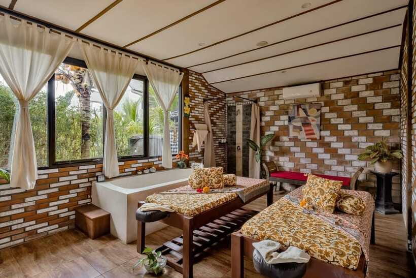Ubud: 2-Hour Spa with Flower Bath & Rice Field View - A Balinese massage with essential oils
