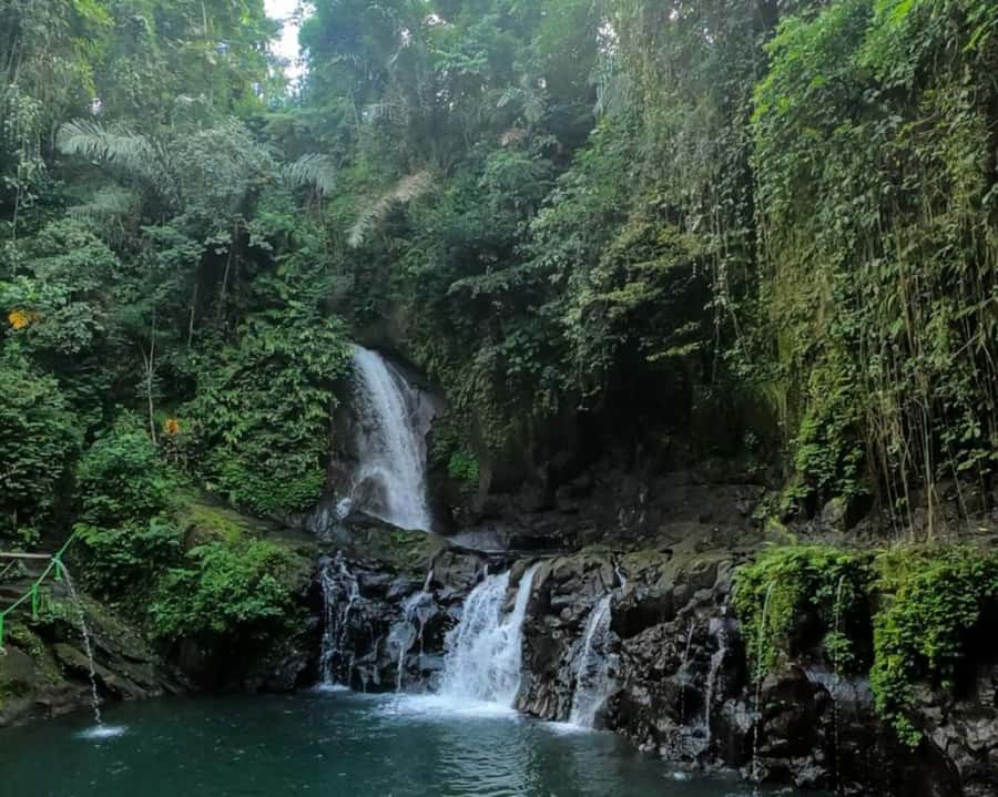 Ubud: 3 Spectacular Waterfalls In Ubud With Transfer - Kanto Lampo and its unusual rock shelves
