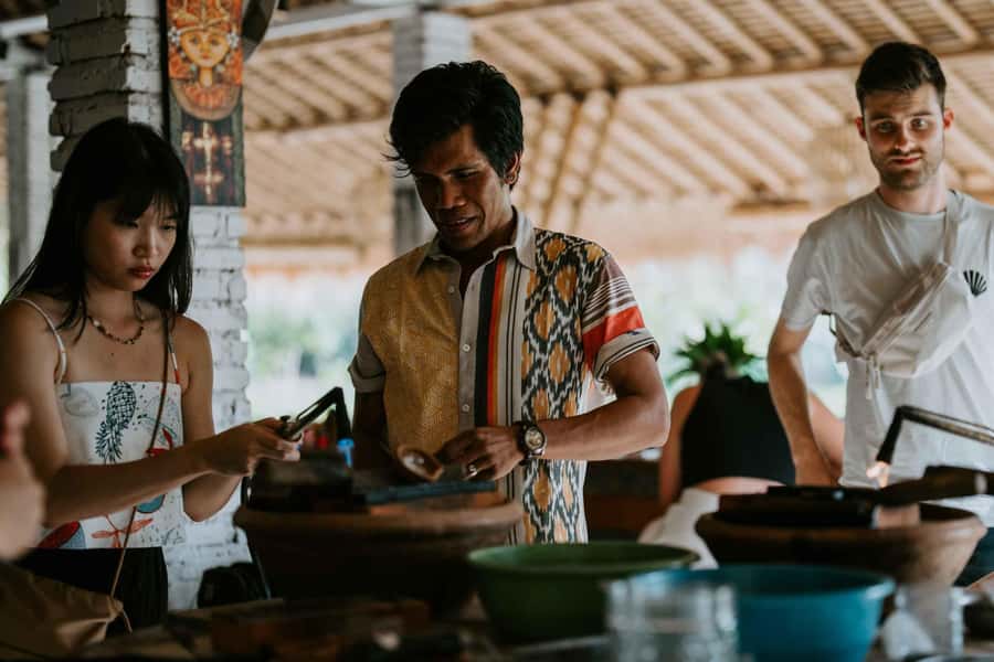 Ubud: Alas Arum Silver & Gold Workshop - Silver, gold plating, stones, and engraving