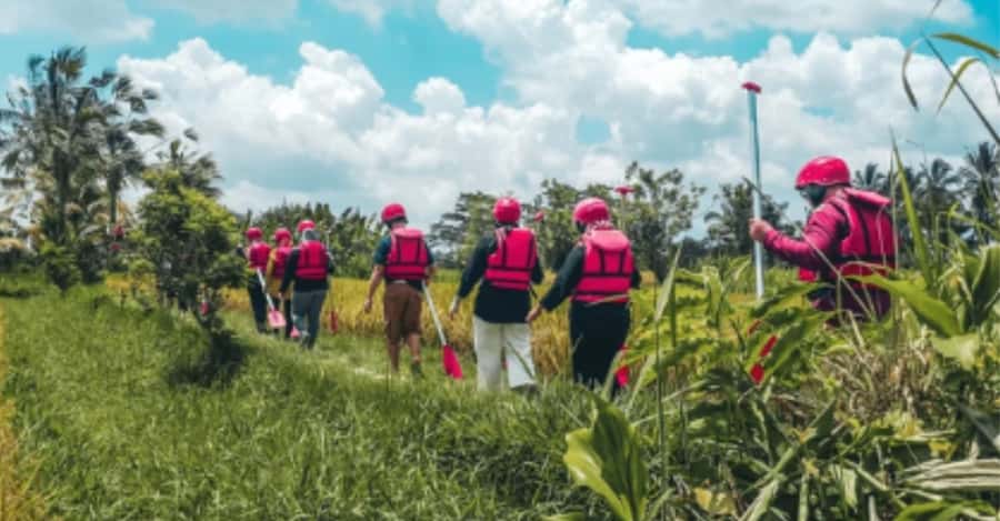 Ubud: Ayung River Rafting Adventure with Lunch and Transport - The halfway stop breaks up the action