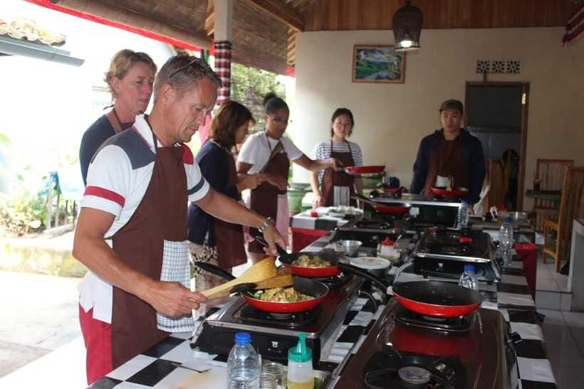 Ubud: Balinese Cooking Class and Market Tour - Transport, meeting points, and timing