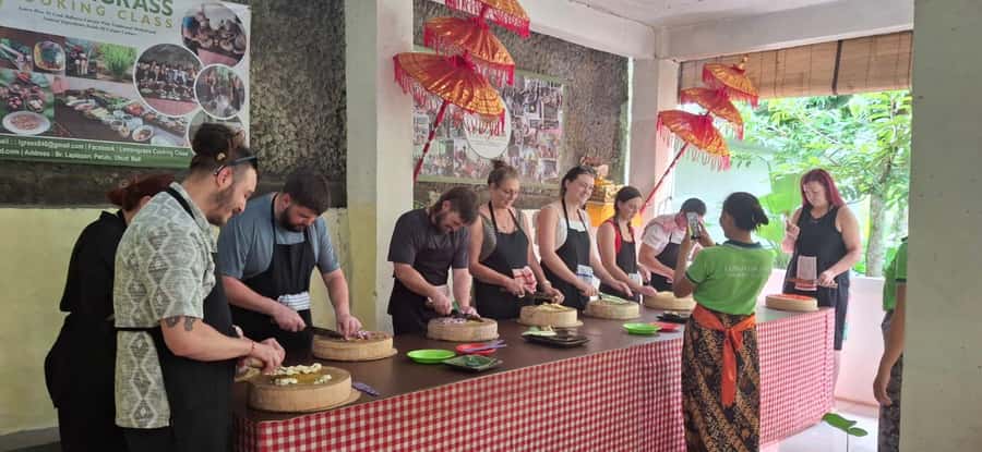 Ubud: Balinese Cooking Class, Rice Field & Market Tour - From Ubud market stalls to the Balinese kitchen