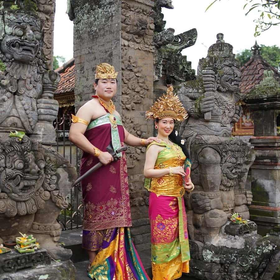 Ubud: Balinese Costume Photoshoot with Make Up - Choosing your Balinese costume