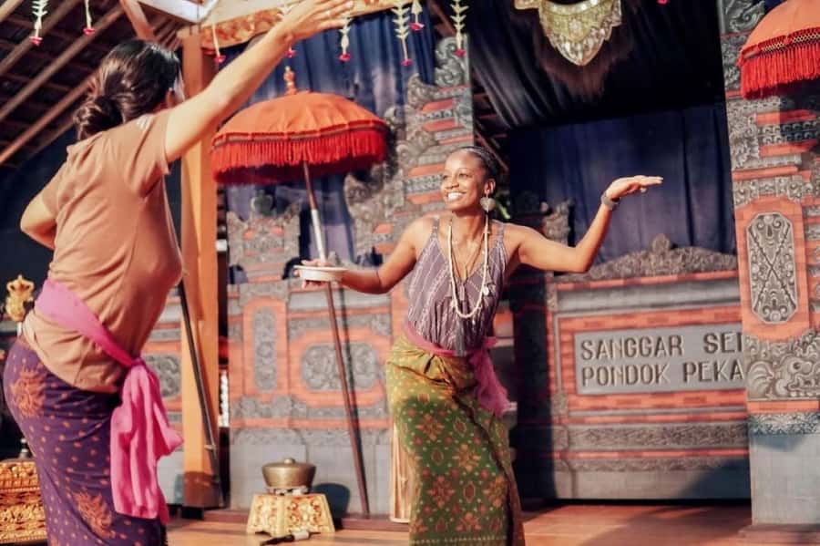 Ubud: Balinese Dance Class with Local Instructor - Trying Baris, the warrior dance
