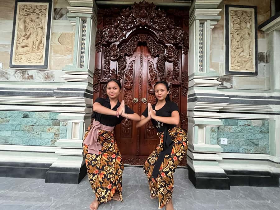 Ubud: Balinese Dance Class with Local Instructor - The open-air studio in Ubud