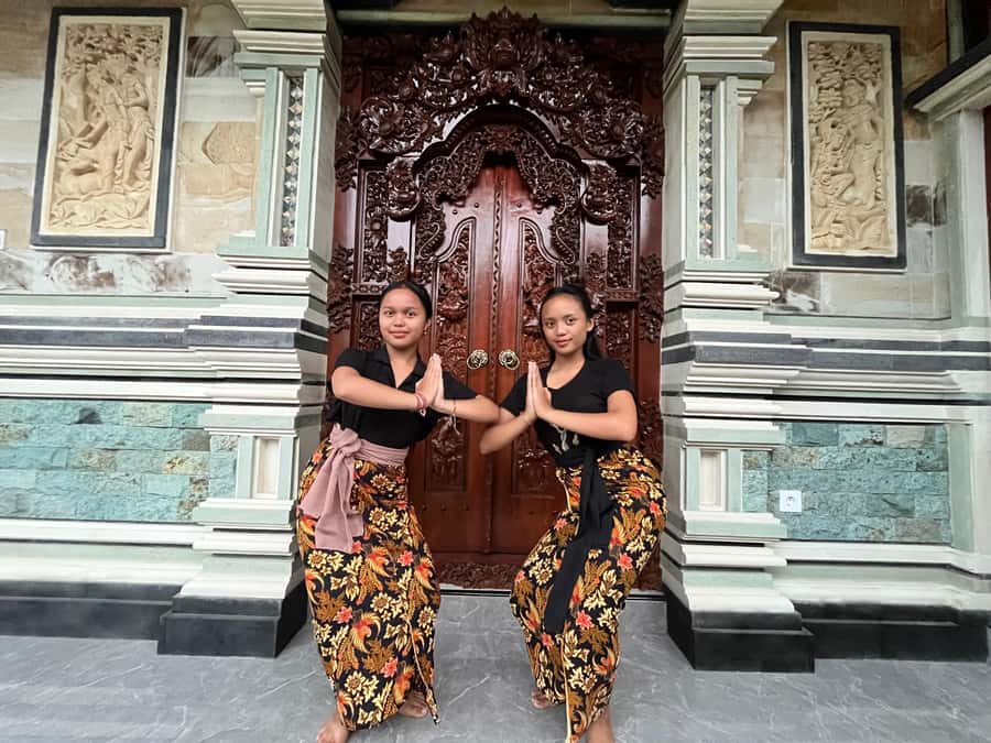 Ubud: Balinese Dance Class with Local Instructor - Who will get the most from it?