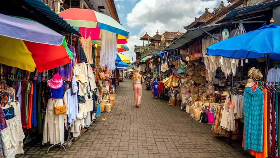 Ubud: Campuhan Ridge Walk, Tegallalang Rice Terrace & More - Ubud Traditional Art Market: shopping with a local focus