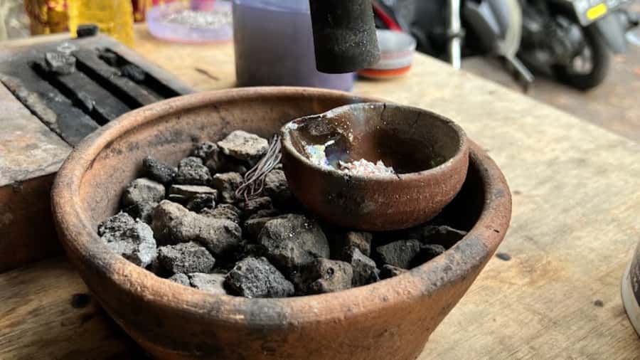 Ubud Center: Silver Class Experience with 7gr Hand Made - Arriving at the central Ubud workshop