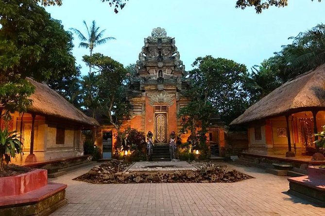 Ubud City Tour I: Monkey Forest, Ubud Palace, Art Market, and Waterfall - Four sides of Ubud in six hours