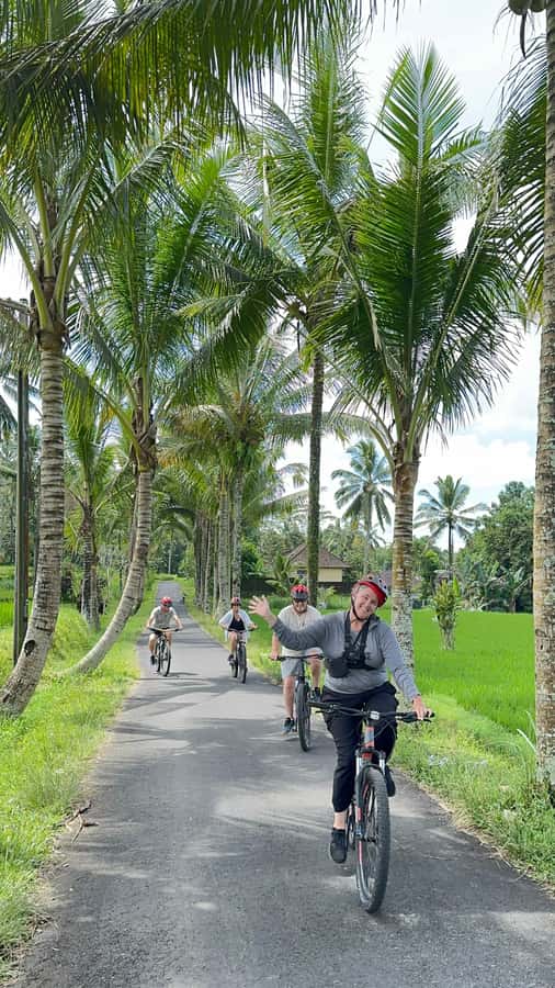 Ubud: Cycling Tour Local Villages, Temple, and Rice Field - What the guide adds to the ride