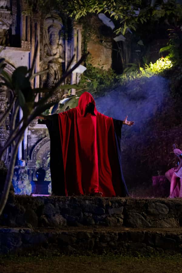 Ubud: Dinner Show Lost City - Story of Humanity Experience - Fire, light, costumes, and music in a small setting