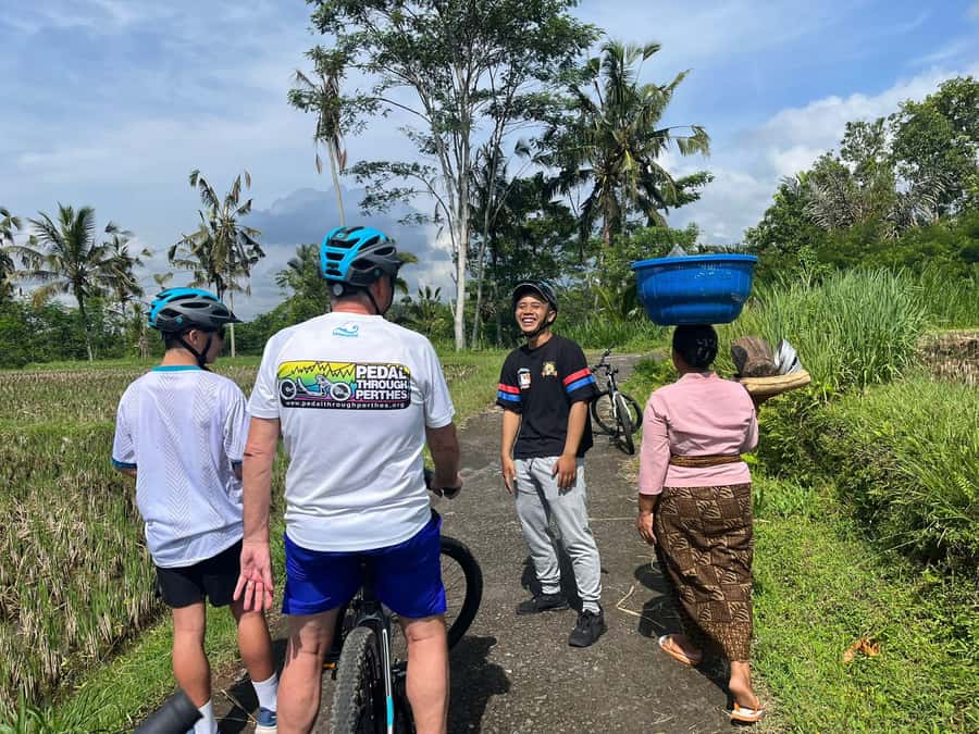 Ubud: Downhill Cycling with Volcano, Rice Terraces, and Meal - Who should book this cycling tour