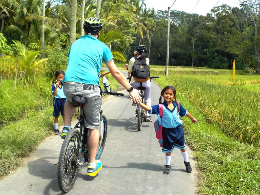 Ubud: Half-Day Tegallalang Electric Cycling Tour - Tegallalang rice terraces and the photo stop