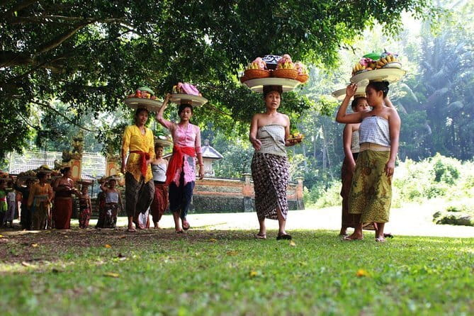 Ubud Highlights Tour ( Private All-Inclusive ) - Tohpati and the batik tradition