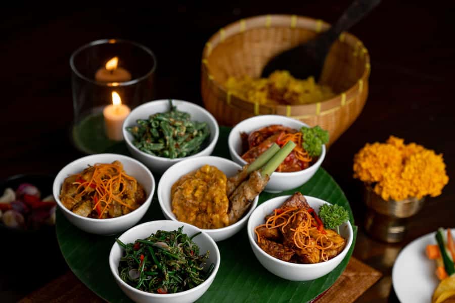 Ubud: Kecak Dance and Royal Balinese Dinner - Service and the polished resort feel